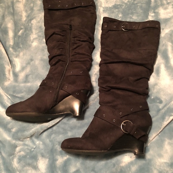 Black boots - Picture 2 of 3